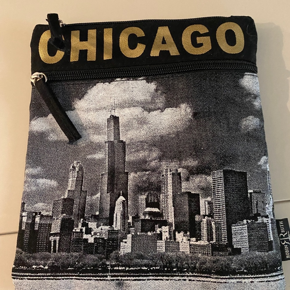 Robin Ruth crossbody CHICAGO bag. Comes with long strap. Never used!